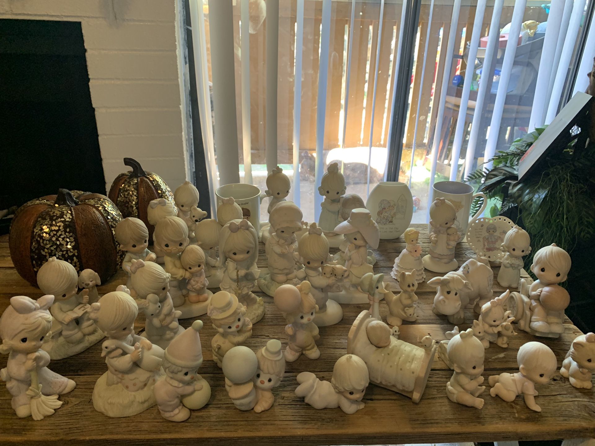 Like new collectible precious moments 40pieces total