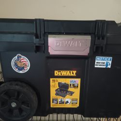 DeWalt Rolling Tool Box 