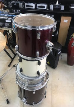 Remo 4 piece drum set red/white ref#19-1784