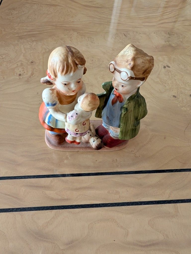 VINTAGE CERAMIC GIRL AND BOY WITH DOLLS