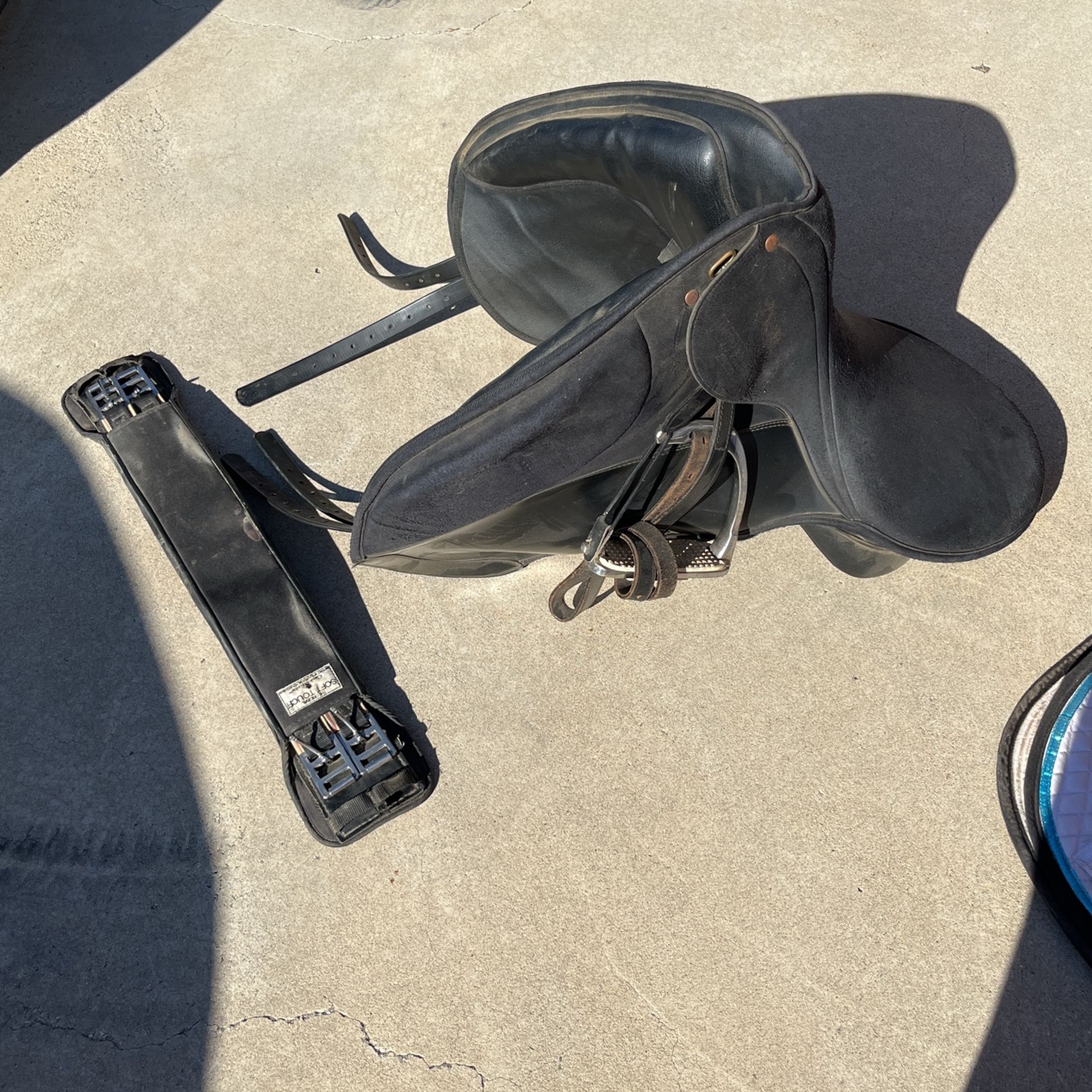 Wintec Dressage saddle 17 in With Accessories