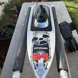 Atomik RC Boat