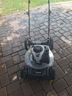 Lawnmower Lawnmower works good