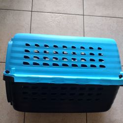 Dog Or Cat Traveling Kennel ( Cage) New Condition! Blue Color 
