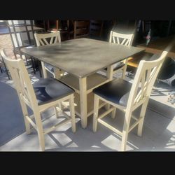 High Table With 4 bar Stools Good Condition