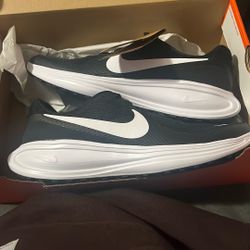 nike rev 8 size 10 and startes size 10