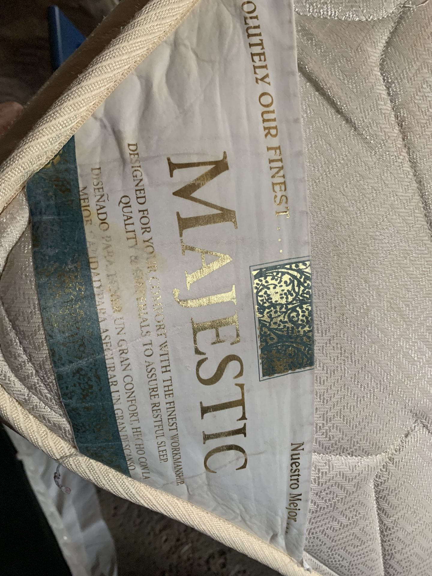 Twin mattress and box spring