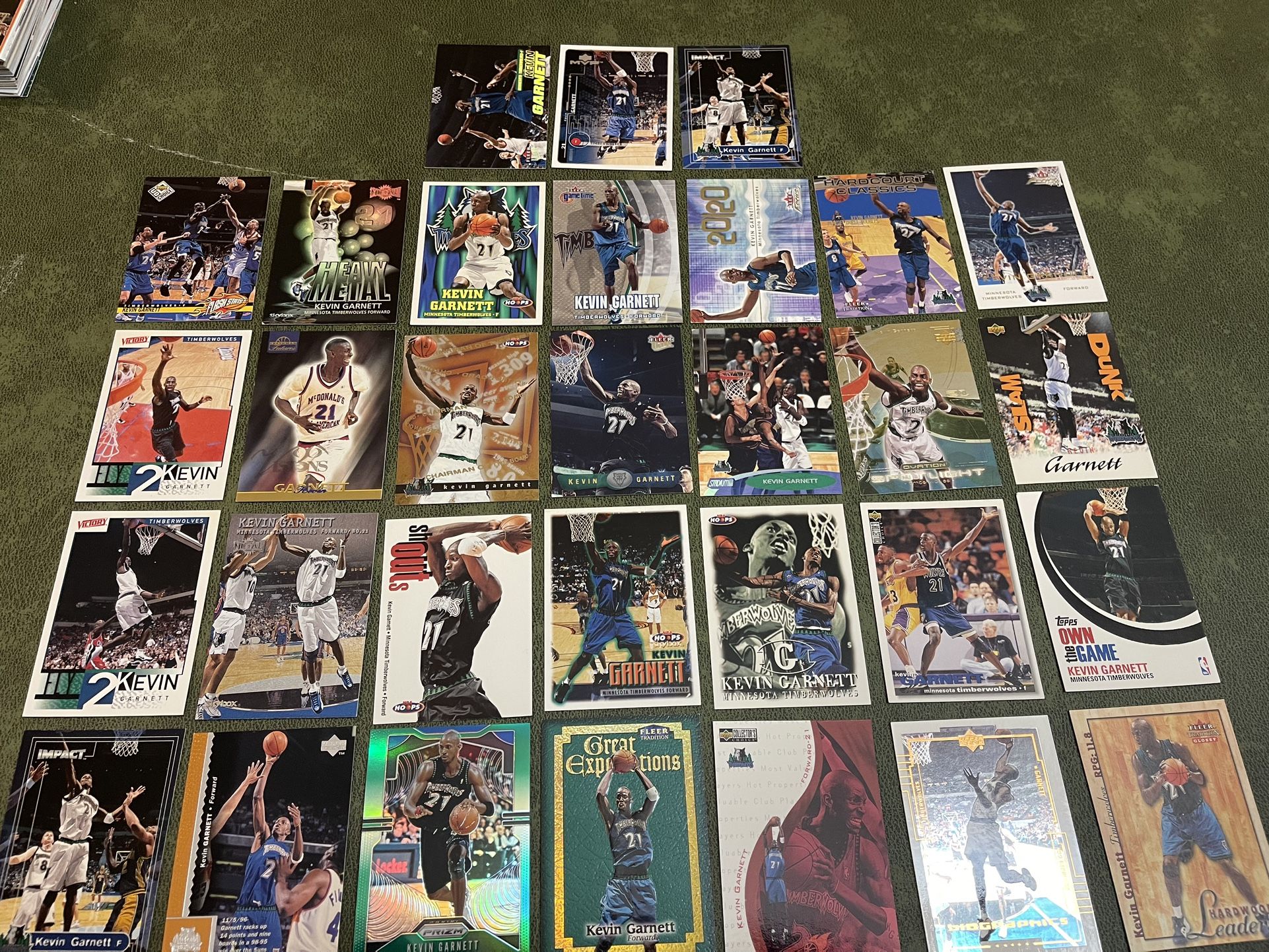 Lot of 32 Kevin Garnett Basketball Cards Including Rookies & Inserts