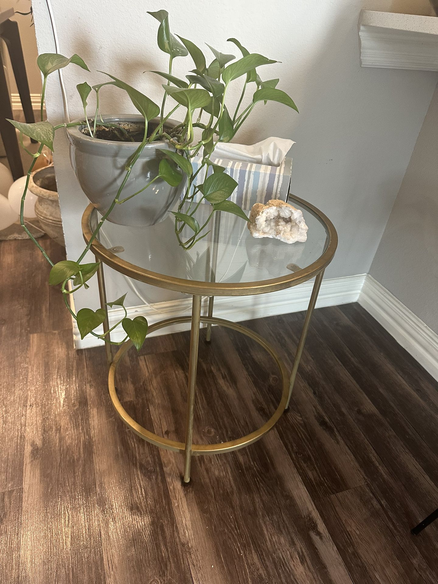 Round Gold With Glass Top End Table 