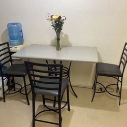 Table And Chairs Pick Up Only 