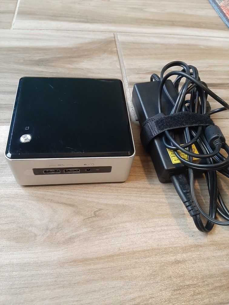 Intel NUC 7 (i5-6260U, 16gb RAM, 256gb SSD)