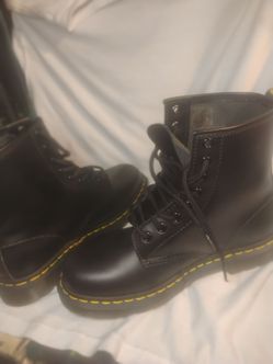 Dr. Martens Boots $70🫪