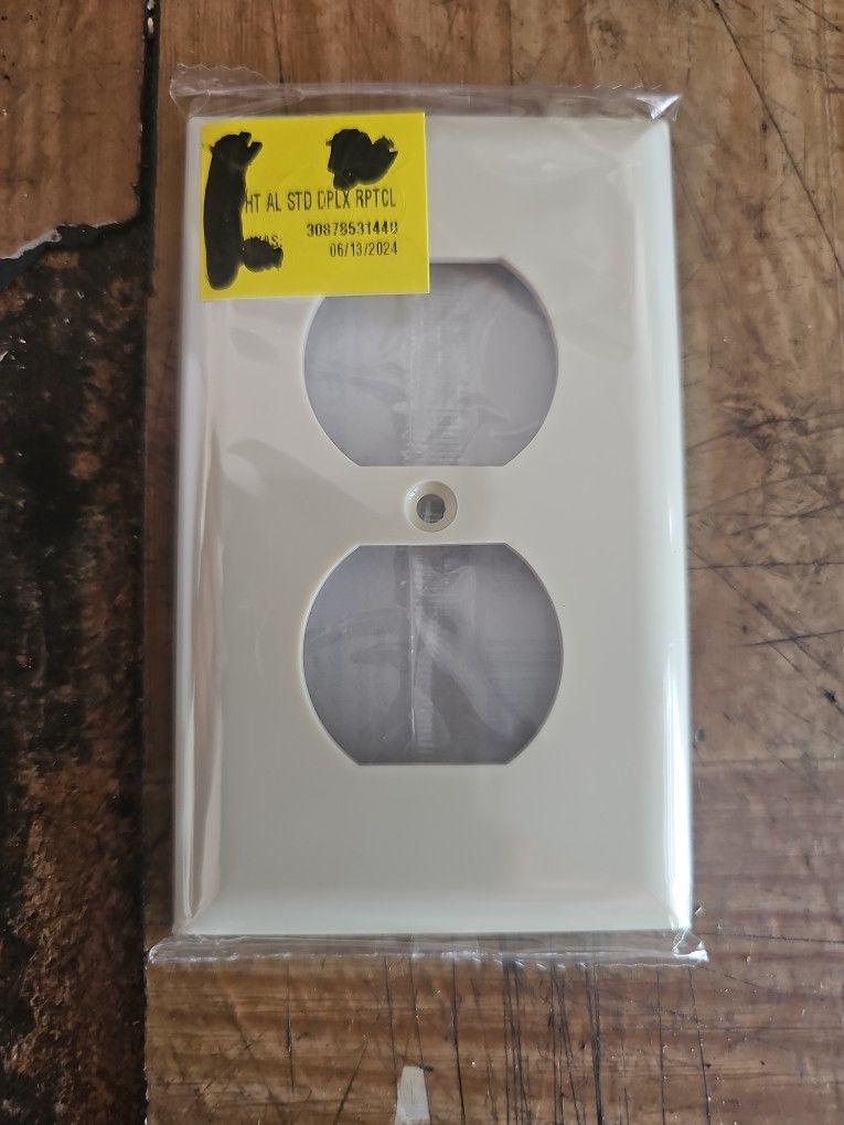 Duplex Receptacle Wall Plate