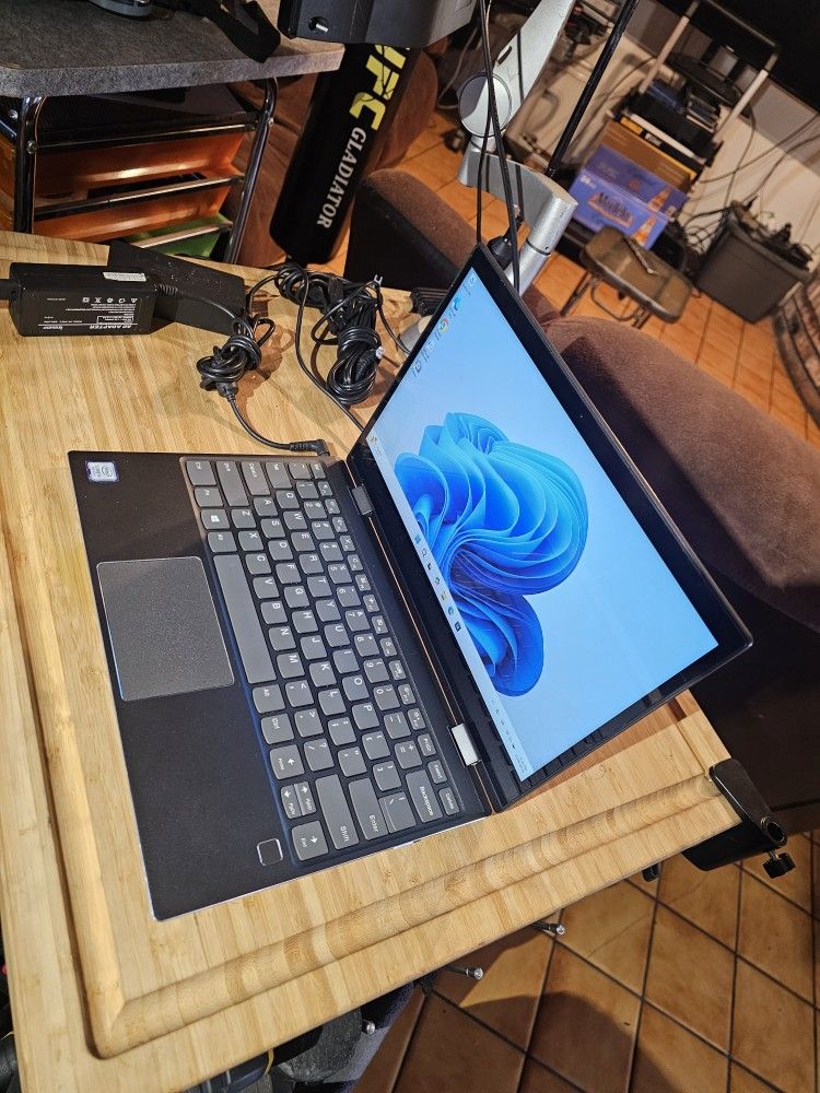 Lenovo Yoga 2-in-1 ideapad Laptop Touchscreen Intel-7200U-2.50GHz-CPU