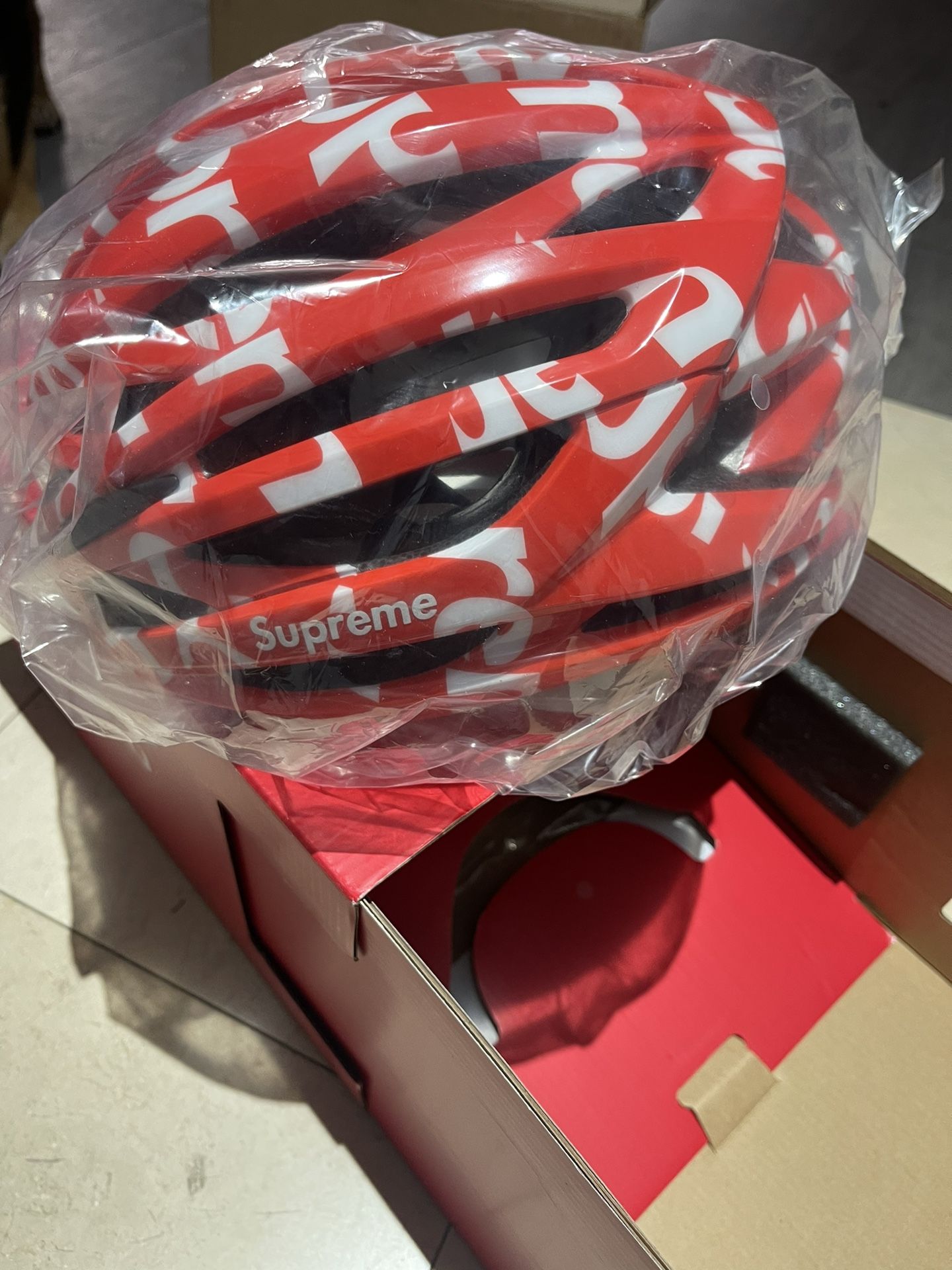 Supreme Giro Syntax Mips Bike Helmet - Medium Red