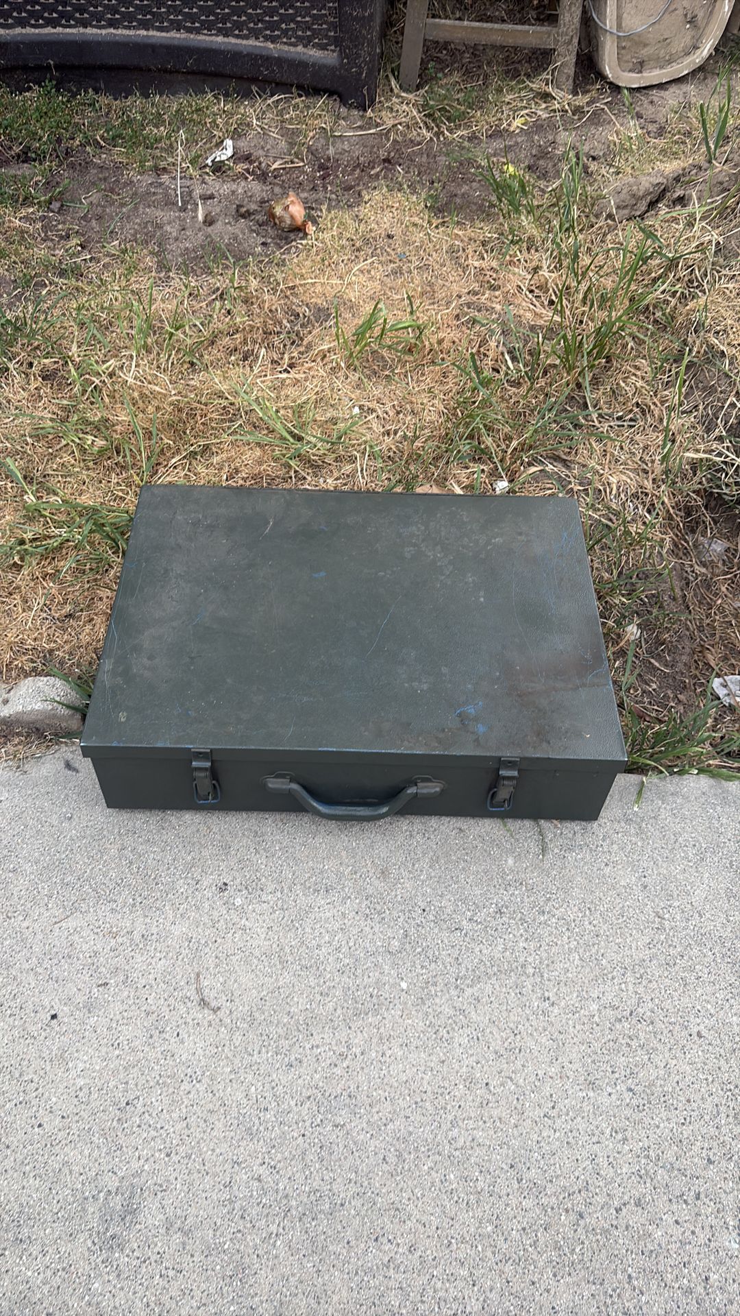 Service metal storage box
