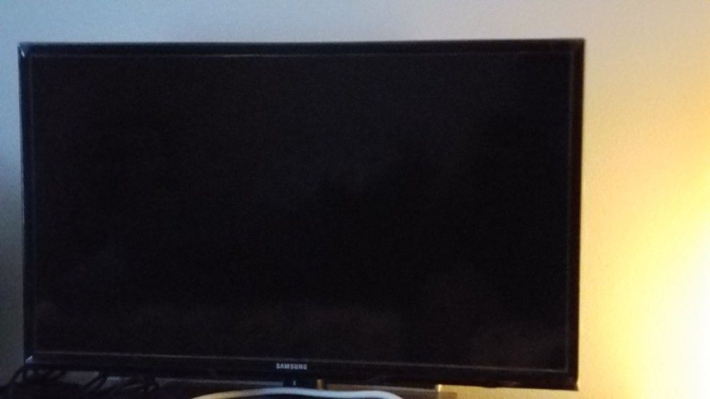 Samsung 32 inch TV & Table