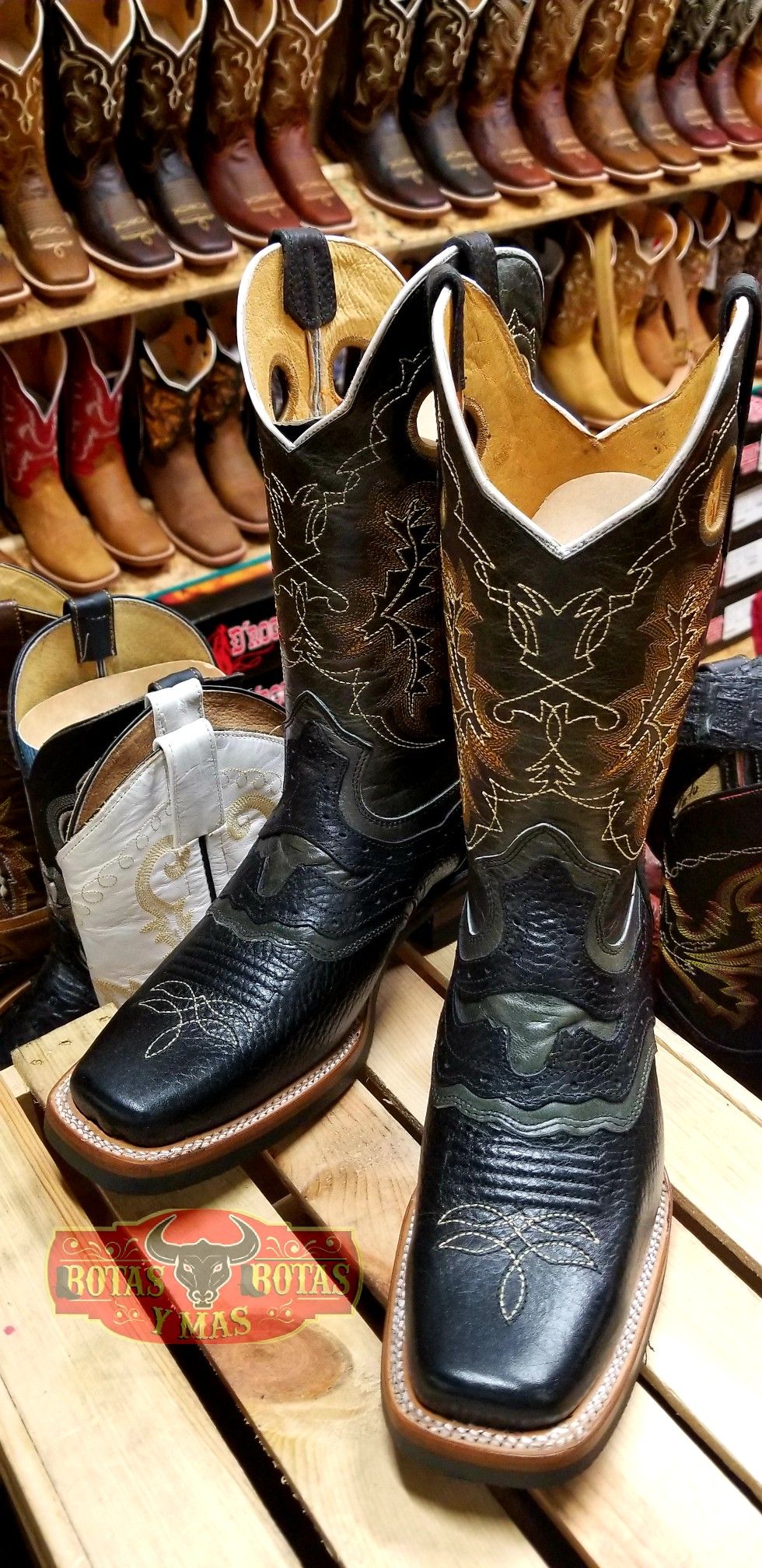 Women's Western Boots With Red Bottom Size 6.5 for Sale in Phoenix, AZ -  OfferUp