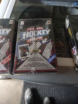 36 Packs Sealed Hockey Trading Cards 