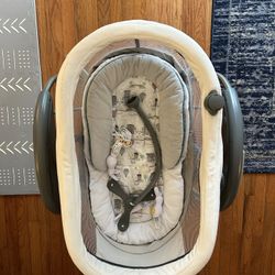 Graco baby bassinet/swing