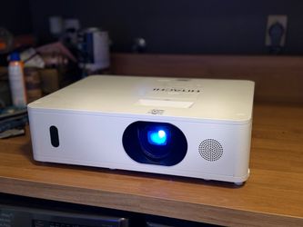 Hitachi 5000 lumens hdmi Projector