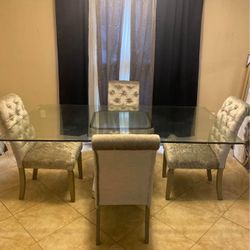 Dining Table & 4 Chairs 