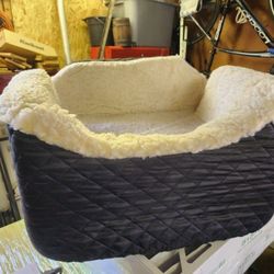 Snoozer Lookout I Car Seat - Dog Car Seats for Small Dogs, Puppy Booster Bed for Small & Medium Sized Pets Up to 25 Lbs, Elevated, Washable - Medium