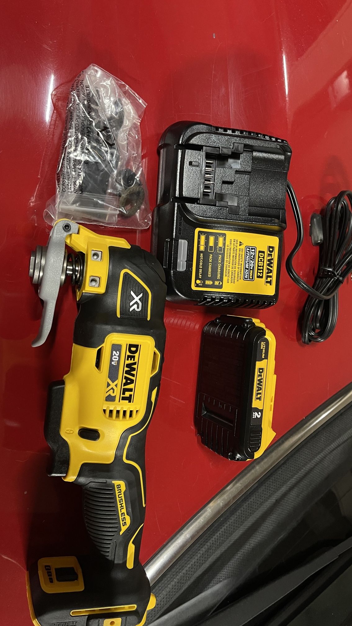  20V MAX Cordless Brushless Oscillating Multi Tool with (1) 20V 2.0Ah Battery and Charger