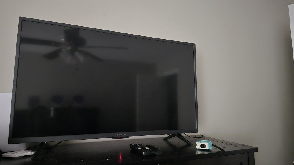 42 Inch Insignia Tv With Firestick And Tv Remote