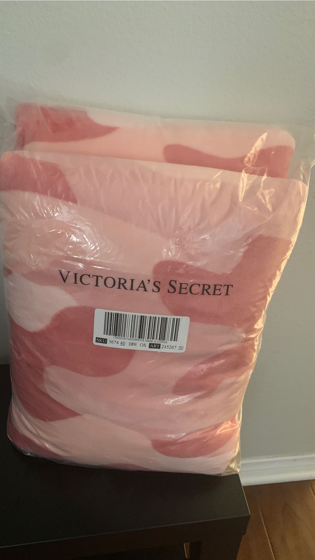 VS Victoria Secret PINK Sherpa Camo Blanket NEW