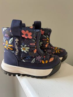 Columbia Toddler Snow boots size 8