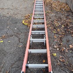 Werner 28' Extension Ladder. Great Condition.