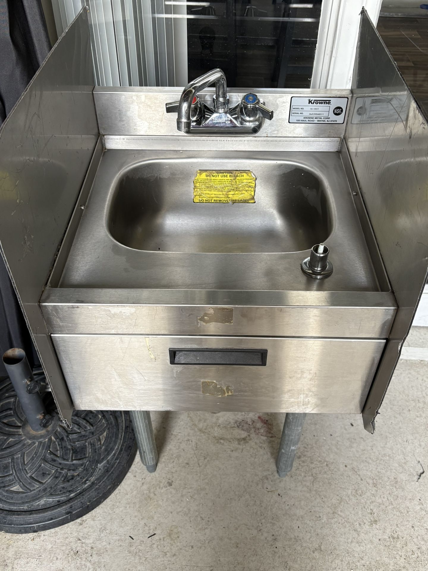 Small Compartment Sink