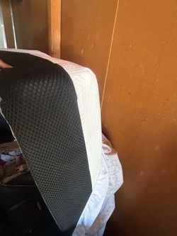 Queen Size Mattress - Great Condition / Clean!