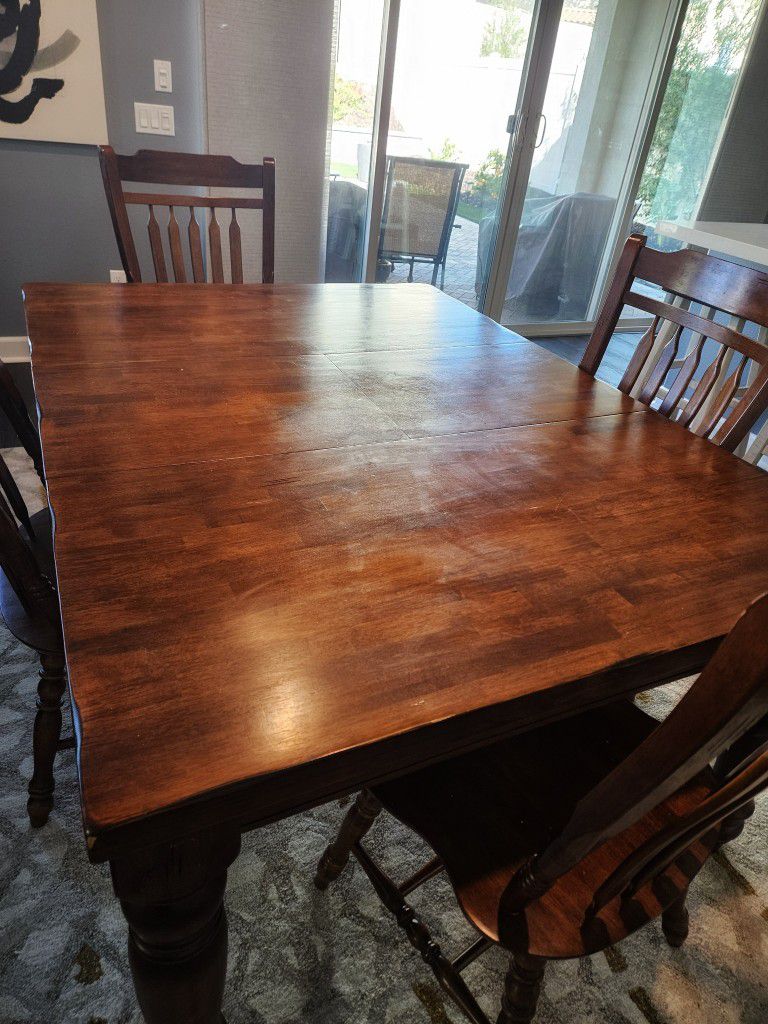 Dining Table with 6 chairs. 