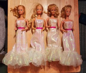 Lot of Vintage 70's and it's Barbie Dolls