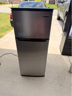4.5 cu.f Mini Refrigerator, with Freezer