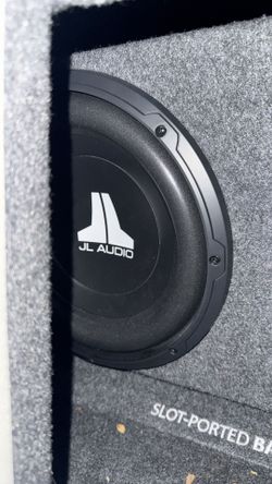 JL audio 2 12" W0V3 in bass wedge box hits hard, can test then out less than 6 months old. Also have an epic 750 bass amp as well can be sold together