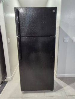 GE 17.5 cft freezer/refrigerator NON ICEMAKER