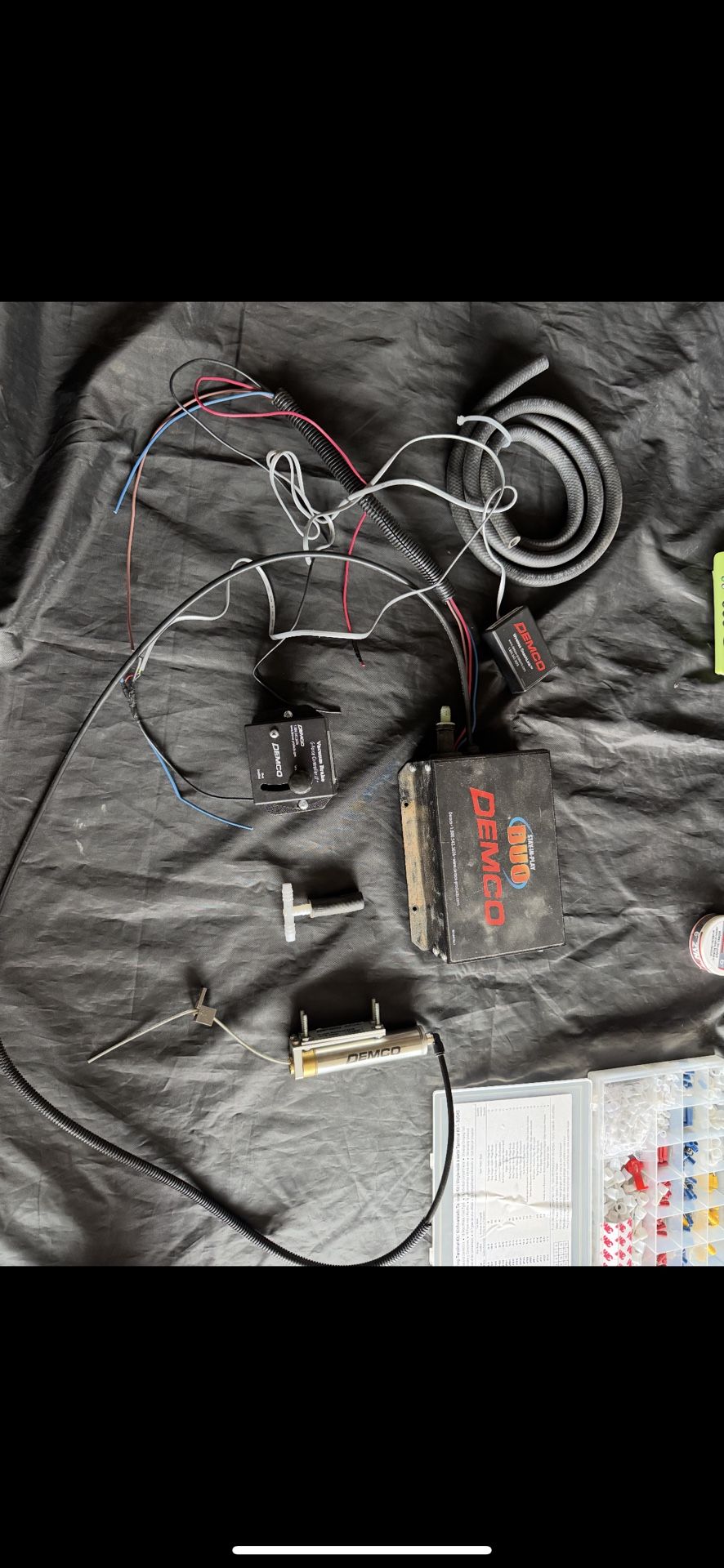 Demco Stay-IN-Play Duo Flat Tow Brake System for RVs w/ Hydraulic Brakes