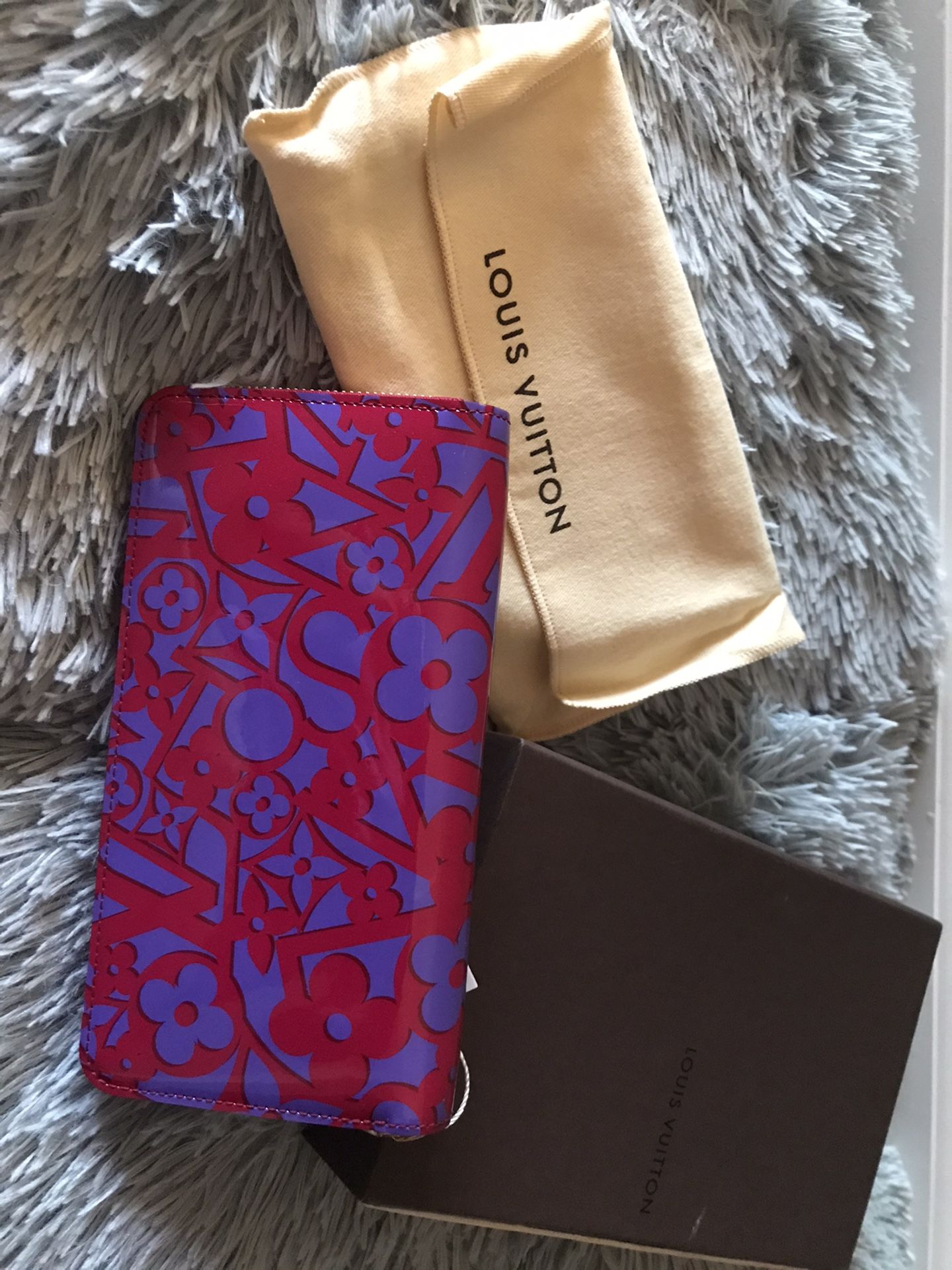 Vernis LV wallet - pretty much brand new