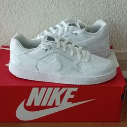 Nike multiple sizes read below