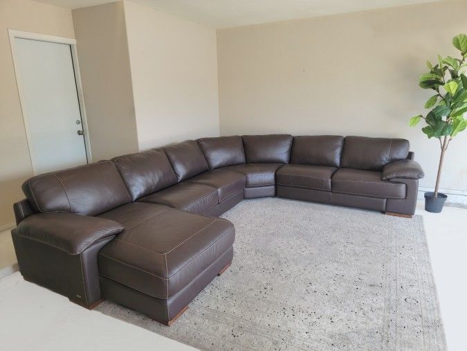 Leather Sectional with Chaise by Natuzzi (Cindy Crawford Home)
