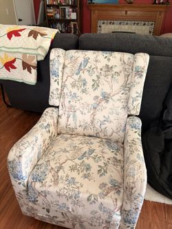 Swivel Rocker Recliner - Brand New