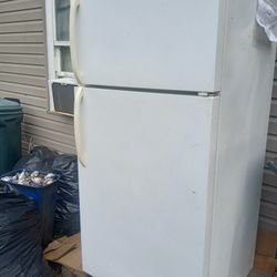 Frigidaire Refrigerator 18 Cubic Foot