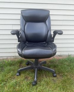 Serta Padded Adjustable Height Office Chair On