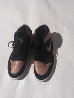 Nike Air Jordan 1 Mid Black and Metallic Gold size 3y