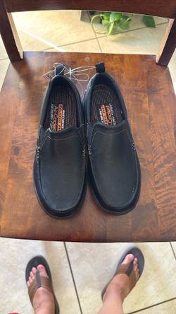 NEW Men’s Leather Sketcher Relaxed Fit Memory Foam shoes