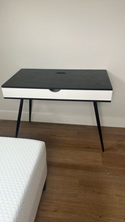 Free Desk