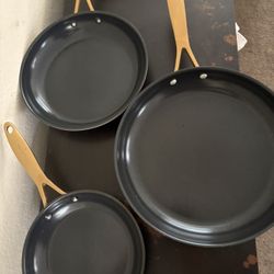 Green Leaf Pans Like New